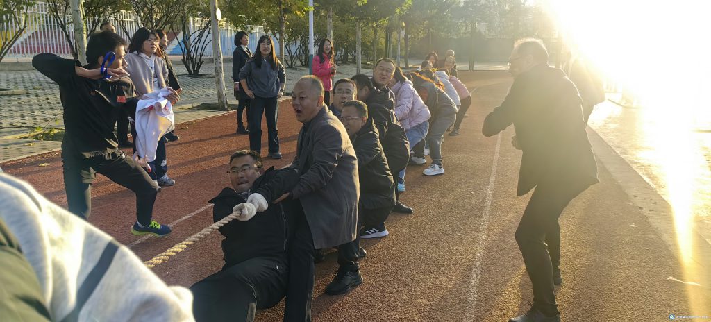 凝心聚力展風(fēng)采，砥礪奮進(jìn)譜新篇——定西市第一中學(xué)舉辦“重陽(yáng)節(jié)”教職工拔河比賽